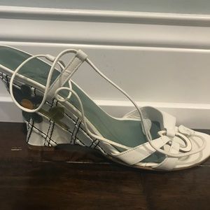 100% Isabella Fiore Wedges